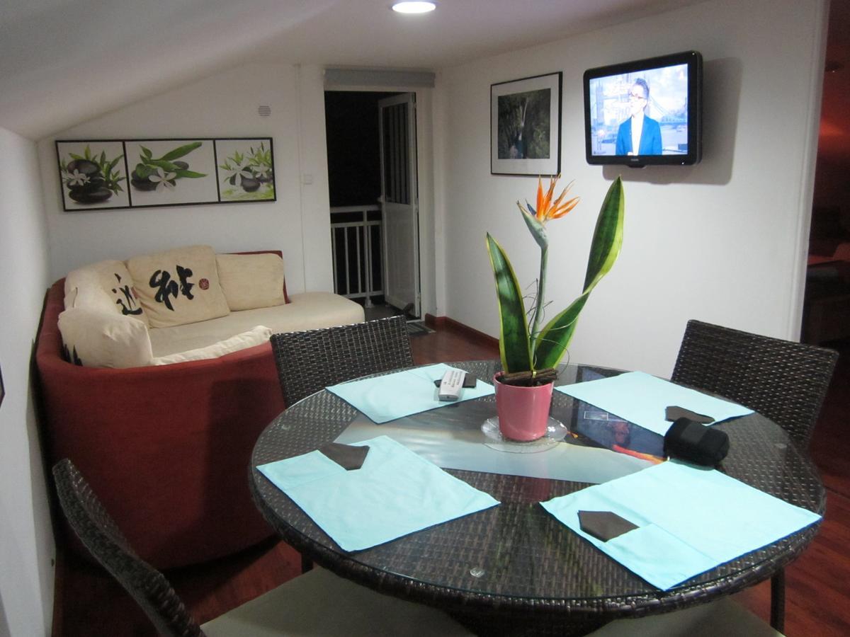 Le Colibri Bed & Breakfast Le Dix-Septieme Exterior photo